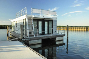 Hausboot Floating House Leni in Ribnitz-Damgarten in Ribnitz-Damgarten